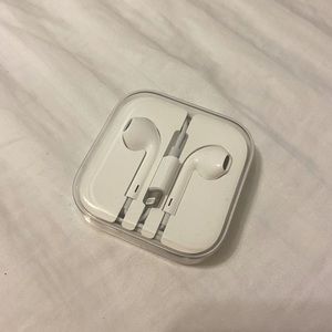BRAND NEW Apple Earbuds